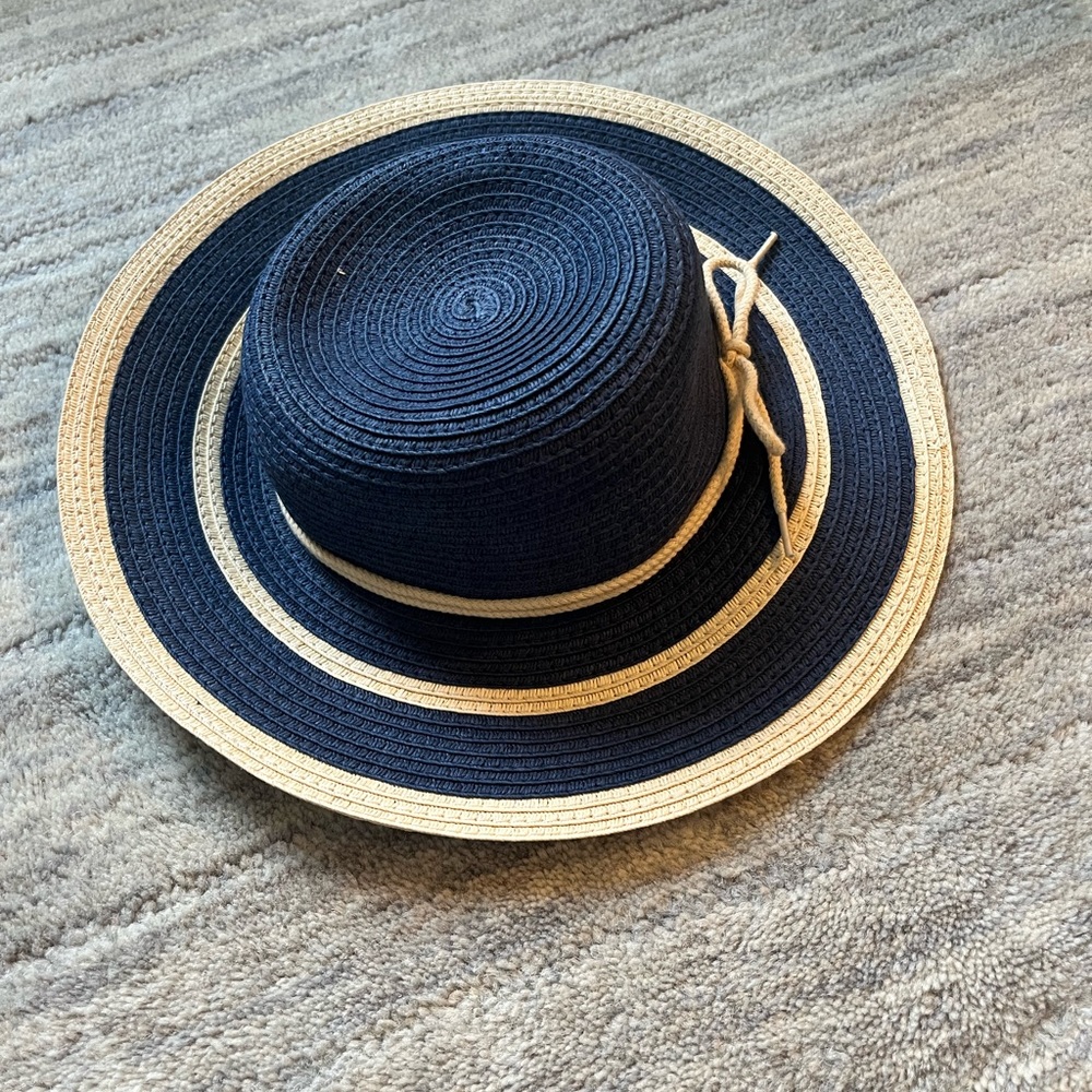 Never worn Janie and Jack hat